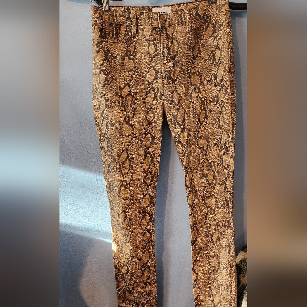 FRAME NWOT Le High Coated Python Print Skinny Crop Jean